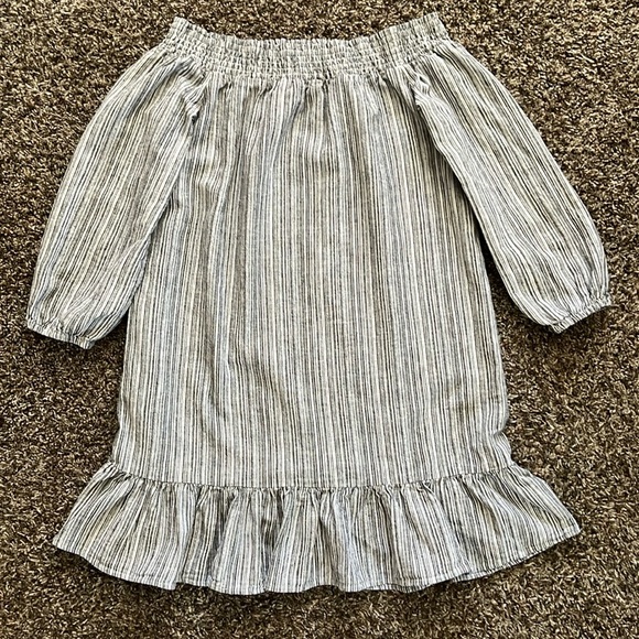 Vince Camuto Off the Shoulder Gray White Striped Dress, Size Small, Linen Blend - Picture 10 of 16